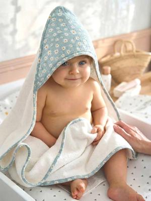 Badcape van katoengaas, personaliseerbaar, en washandje MARGUERITE blauw, bedrukt