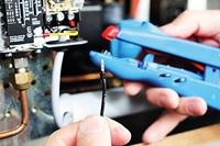 Strippen, knippen van kabel en krimpen van Adereindhulzen Flexibele en massieve aders 0,5 t/m 6 mm² - thumbnail