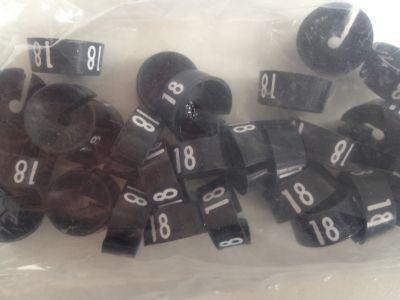 MB zwart/wit 18 voor op kledinghanger