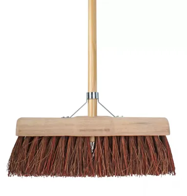 Bezem natuurvezel 45 cm met houten steel 140 cm