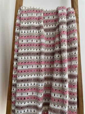 Haakpatroon byClaire Ledikant Strependeken Roze