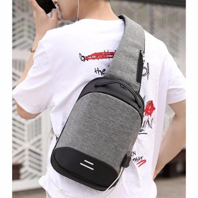 Multifunctionele Oxford draagbare Casual één schoudertas met oortelefoon lijn gat & USB lading (grijs)