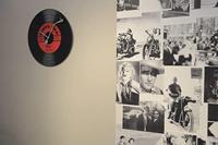 NeXtime NE-8141 Wandklok Dia. 43 Cm, Glas, &apos;Vinyl Tap&apos; - thumbnail