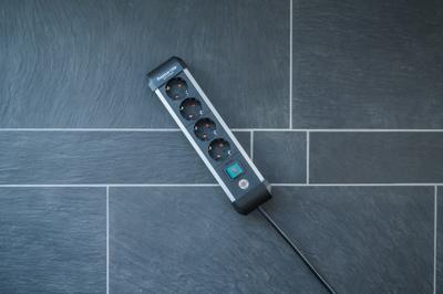 Brennenstuhl Premium-Alu-Line Met Schakelaar 4-Voudig 1,8M H05Vv-F 3G1,5 - 1391030400