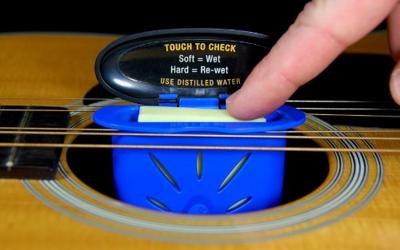 MusicNomad MN300 The Soundhole Humitar Acoustic Guitar Humidifier bevochtiger voor akoestische gitaar - thumbnail