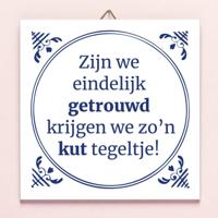 Tegeltje Zijn we eindelijk getrouwd krijgen we zo'n kut tegeltje - thumbnail