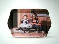 Dienblad Sien met buurmeisje - thumbnail