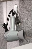 tesa POWERSTRIPS® Zelfklevende haak Large ovaal Chroom (mat) Inhoud: 2 stuk(s) - thumbnail