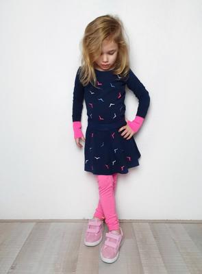 B.Nosy Meisjes jurk met AO borduurwerk 'V' - Space blauw B.Nosy Meisjes jurk met AO borduurwerk 'V' - Space blauw