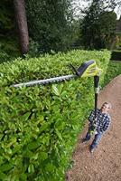 RYOBI ONE+™ 18V Accu 45cm Telescopische Heggenschaar - thumbnail
