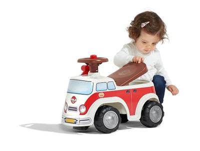 Vintage minivandrager met stoel die open kan en stuurwiel met claxon Vintage minivandrager met stoel die open kan en stuurwiel met claxon