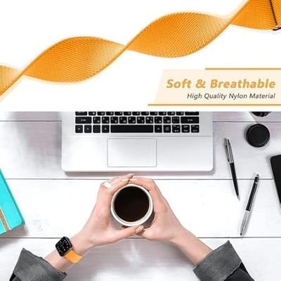 Solo Loop Nylon bandje - Zwart / Wit - Geschikt voor Apple Watch 44mm / 45mm / 46mm / 49mm Solo Loop Nylon bandje - Zwart / Wit - Geschikt voor Apple Watch 44mm / 45mm / 46mm / 49mm