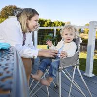 BRIGHT STARS Pop N Dine - Kinderstoel voor babymaaltijden, opvouwbaar, draagbaar, reisformaat, lichtgewicht, gemakkelijk schoon te maken, draagtas inbegrepen - thumbnail