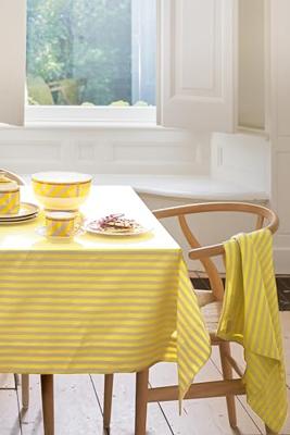 Pip Studio Stripes Tafelkleed Geel 160x250cm Pip Studio Stripes Tafelkleed Geel 160x250cm