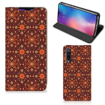 Xiaomi Mi 9 | Hoesje met Magneet | Batik Brown Xiaomi Mi 9 | Hoesje met Magneet | Batik Brown