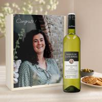 Wijnpakket in bedrukte kist - Maison de la Surprise - Merlot, Syrah en Sauvignon Blanc - thumbnail