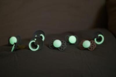 Bibs 1 Fopspeen Duo Glow In Dark Vanilla/blush - thumbnail