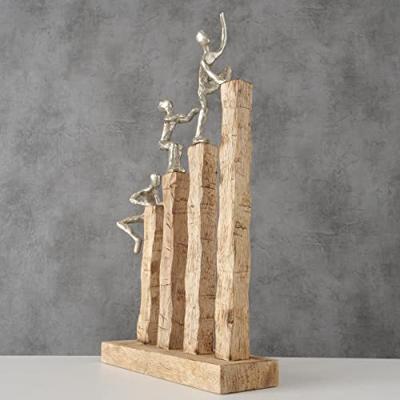 Sculptuur klimmend naar de top Sculptuur klimmend naar de top