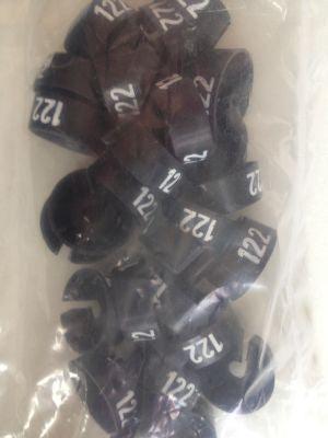 MB zwart/wit 122 voor op kledinghanger