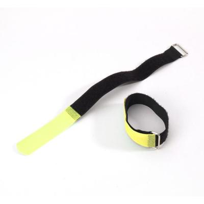 Adam Hall VR2030YEL kabelbinder klittenband 300 x 20 mm geel Adam Hall VR2030YEL kabelbinder klittenband 300 x 20 mm geel