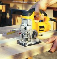 DeWALT DW331KT-QS 701W decoupeerzaag met beugel in TSTAK koffer - thumbnail