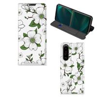 Sony Xperia 5 III Smart Cover Dogwood Flowers - thumbnail