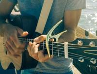 Ernie Ball 9600 Axis Capo Black universele capo - thumbnail