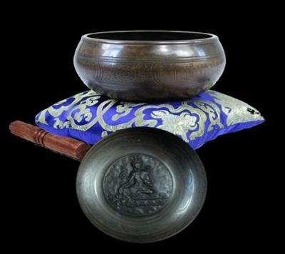 Messing Klankschaal met Tara Boeddha Reliëf, 550-1000g Messing Klankschaal met Tara Boeddha Reliëf, 550-1000g