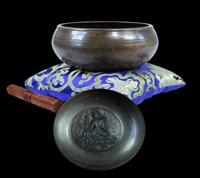 Messing Klankschaal met Tara Boeddha Reliëf, 550-1000g - thumbnail
