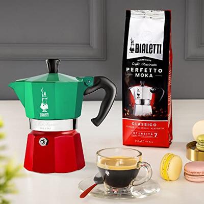 Italiaanse koffiezetter - BIALETTI - Moka Express Italia - Geschikt voor alle kookplaten behalve inductie - 6 kopjes - 300 ml - Groen / Rood Italiaanse koffiezetter - BIALETTI - Moka Express Italia - Geschikt voor alle kookplaten behalve inductie - 6 kopjes - 300 ml - Groen / Rood