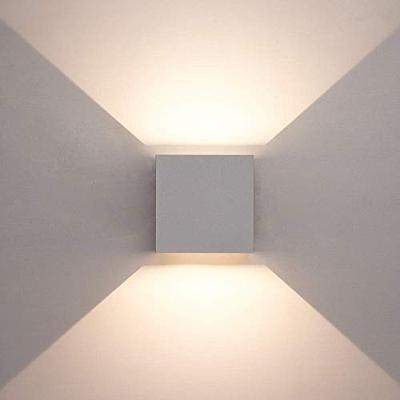 Kansas LED wandlamp - 7 Watt 560lm - 3000K warm wit - IP65 waterdicht - Up Down Lamp - Grijs - Kubus - Voor binnen en buiten Kansas LED wandlamp - 7 Watt 560lm - 3000K warm wit - IP65 waterdicht - Up Down Lamp - Grijs - Kubus - Voor binnen en buiten