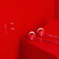 SOL Republic Jax In-ear hoofdtelefoon, geluidsisolerend, draadloze oordopjes met microfoon + 1-knopbediening, hoogwaardig geluid met krachtige bas, 4 oordopjes maten voor ideale pasvorm, rood - thumbnail