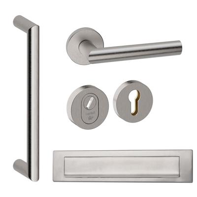 Hardbrass Voordeurset rond met greep Nairobi SKG3 met kerntrekbeveiliging - RVS