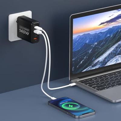 MOJOGEAR CHARGE+ 140 Watt oplader met 4 poorten USB / USB-C