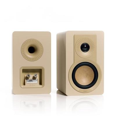 DALI KUPID Premium compacte passieve hifi-plankluidspreker, 2-weg design met 4,5 inch woofer en 1 inch tweeter, inclusief wandhouder (paar) - karamel wit