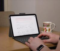 Logitech Combo Touch afneembare toetsenbordcase voor iPad (10e generatie) - Spanish Layout - thumbnail