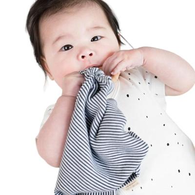 Little Indians bijtring Stripes junior hout/katoen zwart/wit