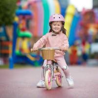 EVO loopfiets met mand - 10 inch - roze - thumbnail