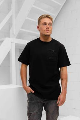 Malelions Nylon Pocket T-Shirt Heren Zwart - Maat XXL - Kleur: Zwart | Soccerfanshop Malelions Nylon Pocket T-Shirt Heren Zwart - Maat XXL - Kleur: Zwart | Soccerfanshop