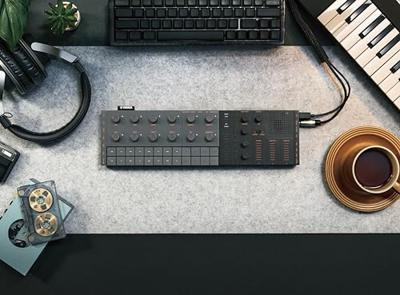 Yamaha SEQTRAK BK synthesizer