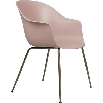 Gubi Bat eetkamerstoel antique brass Sweet Pink