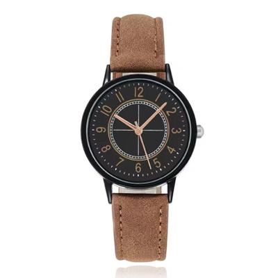 LGT Tijdloos herenhorloge met bruine leren band en zwarte wijzerplaat LGT Tijdloos herenhorloge met bruine leren band en zwarte wijzerplaat