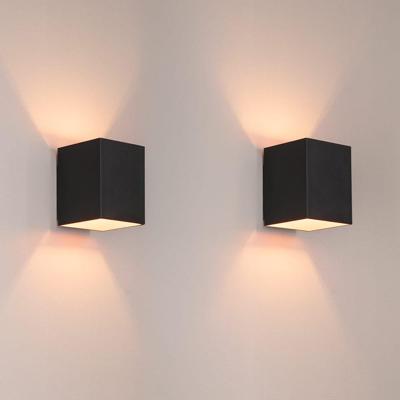 2x Cometa nero oro by LUSENZ - Up and downlight - Rechthoekige wandlamp met mat zwarte coating en gouden interieur 2x Cometa nero oro by LUSENZ - Up and downlight - Rechthoekige wandlamp met mat zwarte coating en gouden interieur