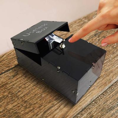 Useless Box - Incl. Extra Schroeven, Bouten en Schroevendraaier