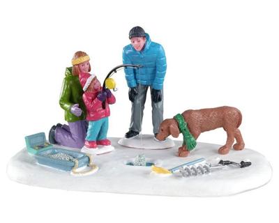 Her first fish! kerstfiguur LEMAX - Lemax