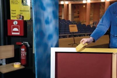 tesa UNIVERSAL REMOVABLE 04939-00003-11 Bevestigingstape tesa Professional Wit (l x b) 25 m x 50 mm 1 stuk(s)