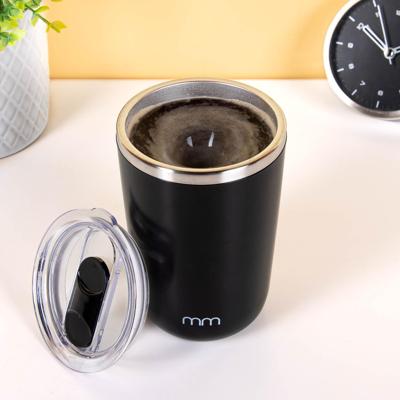 Zelfroerende thermosbeker