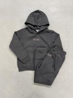 Cou7ure Essentials Rubber Trainingspak Kids Donkergrijs - Maat 128 - Kleur: Donkergrijs | Soccerfanshop - thumbnail