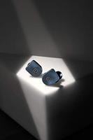 Master & Dynamic MW07SB True Wireless hoofdtelefoon, 3,5 uur batterijduur per lading, edelmetalen oplaadcase, IPX4, staalblauw - thumbnail