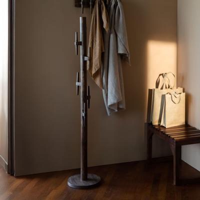 Dutchbone Staande Kapstok 'Jakub' Met 5 haken, Mangohout, kleur Bruin Dutchbone Staande Kapstok 'Jakub' Met 5 haken, Mangohout, kleur Bruin